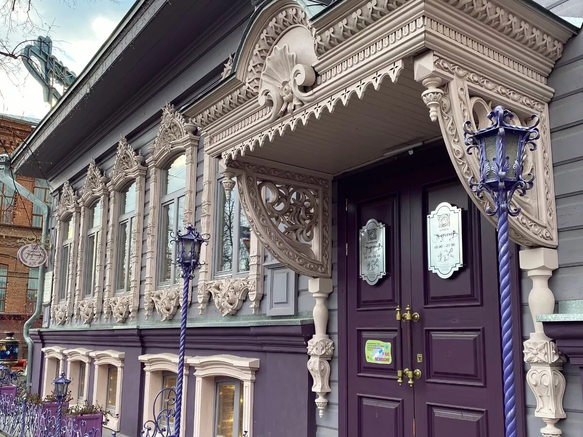 Виноград, кокошник и путеводная звезда: о чем рассказывает деревянное зодчество