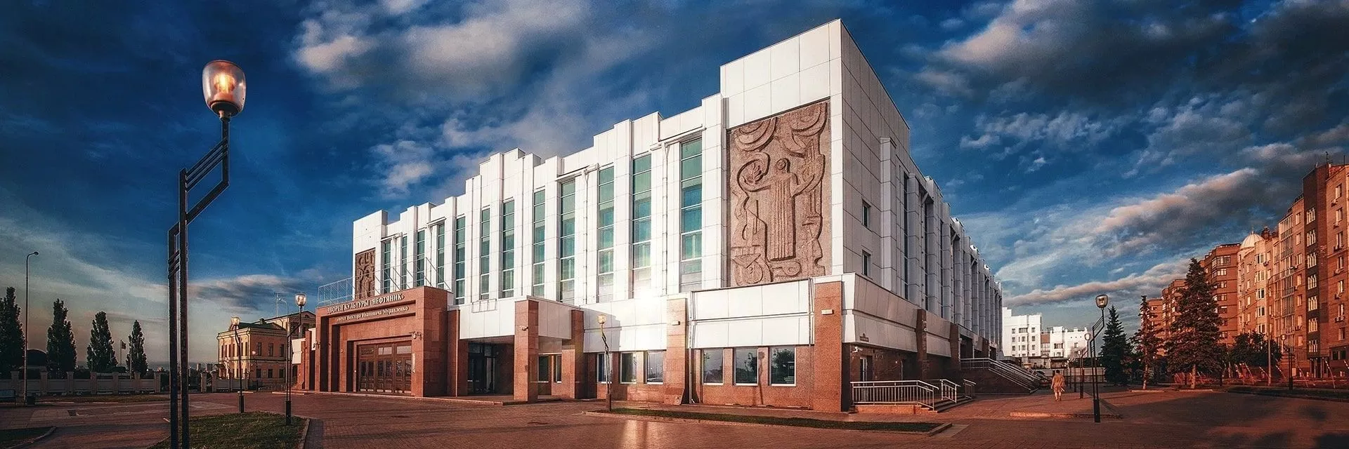 Что скрывает Дворец культуры «Нефтяник» за парадными дверями: история, закулисье, мероприятия