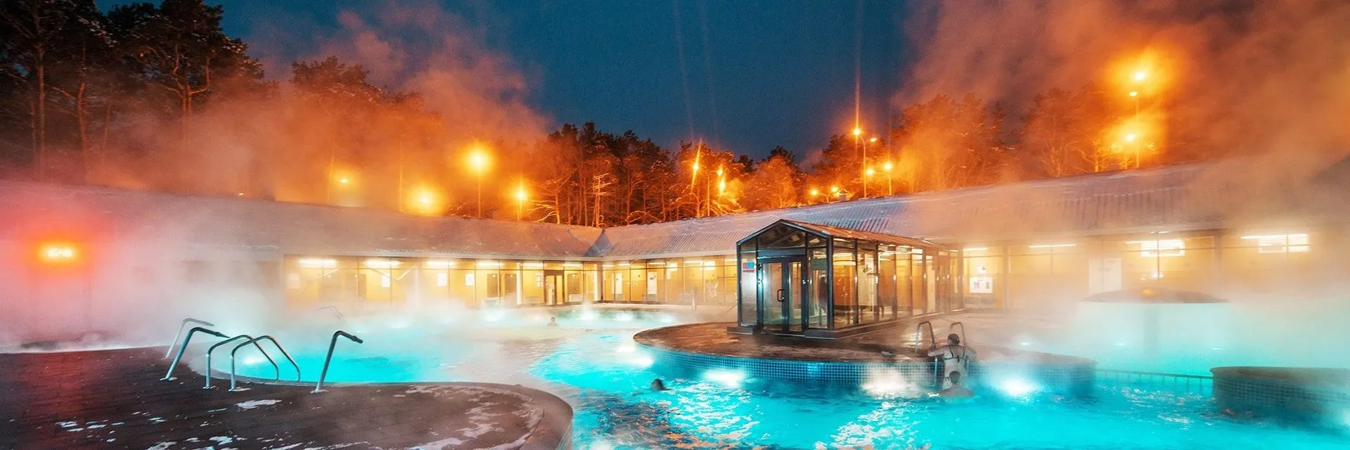 Открытый термальный бассейн базы отдыха «Верхний бор»