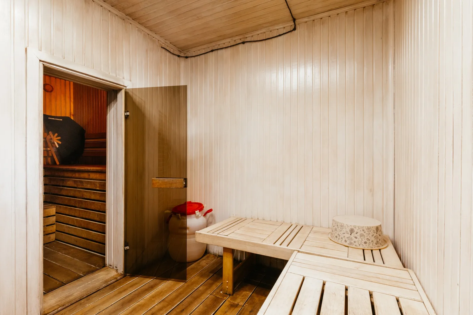 Дома для отдыха с баней и сибирским чаном  «ФемилиХаус72»