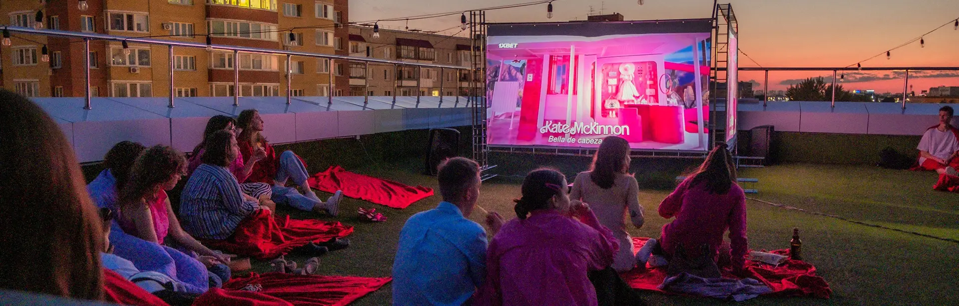 Летний кинотеатр на крыше APES