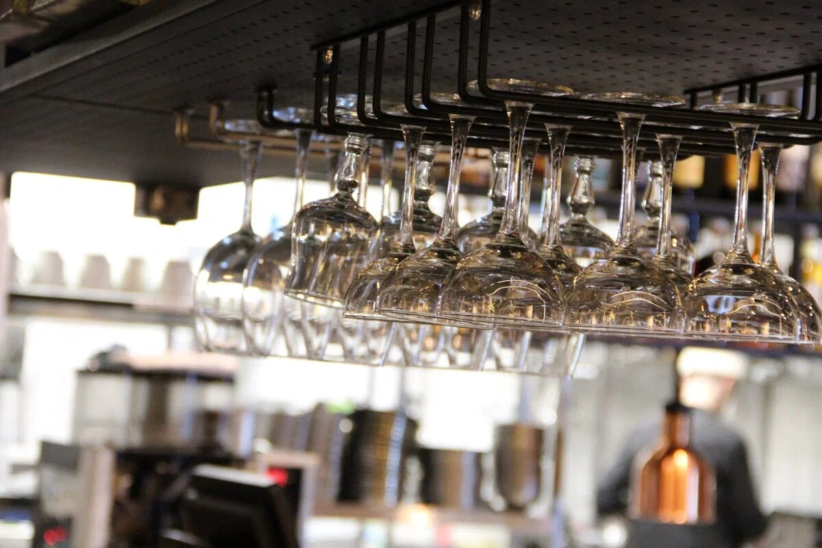 Строганина из оленины и необычные напитки 5