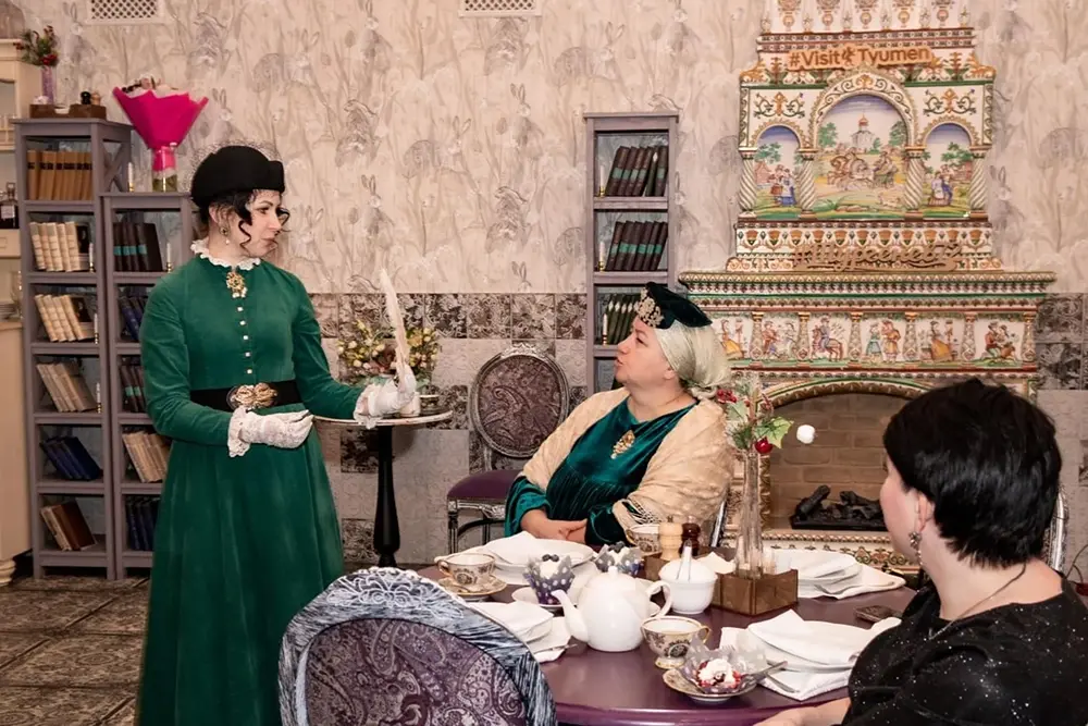 Театрализованная экскурсия с купчихами «Истории старого саквояжа» - картинка 1