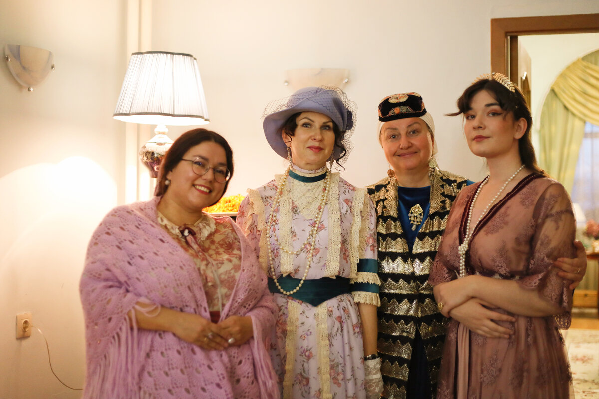 Экскурсии по Тюмени в компании купчих XIX века