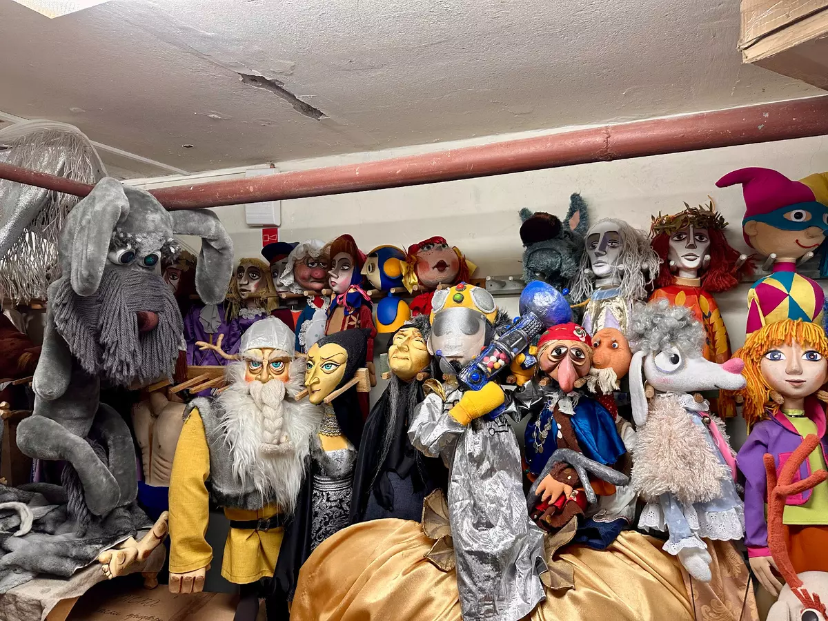 Когда сказка оживает: ночная экскурсия по Тюменскому театру кукол