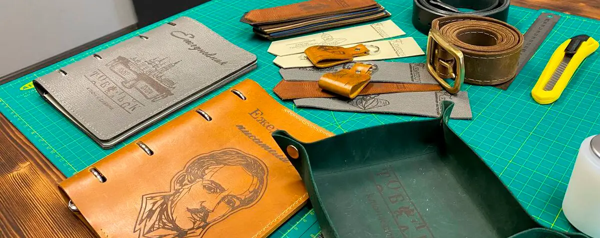 Тренд на старинное ремесло: мастер-класс по изготовлению кожаных изделий в Тобольске