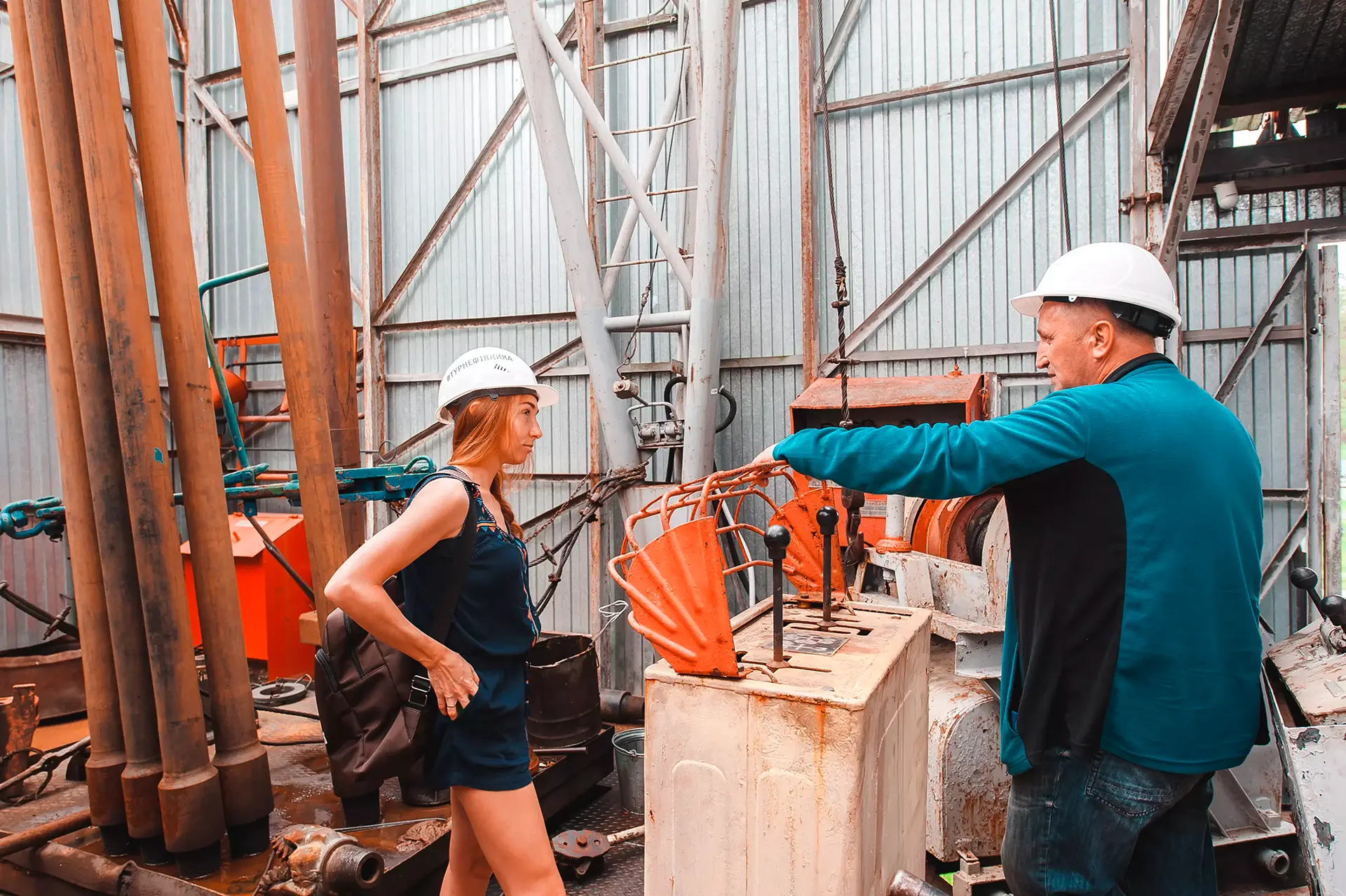 Черное золото Сибири: экскурсия на буровую и «уха с нефтью»