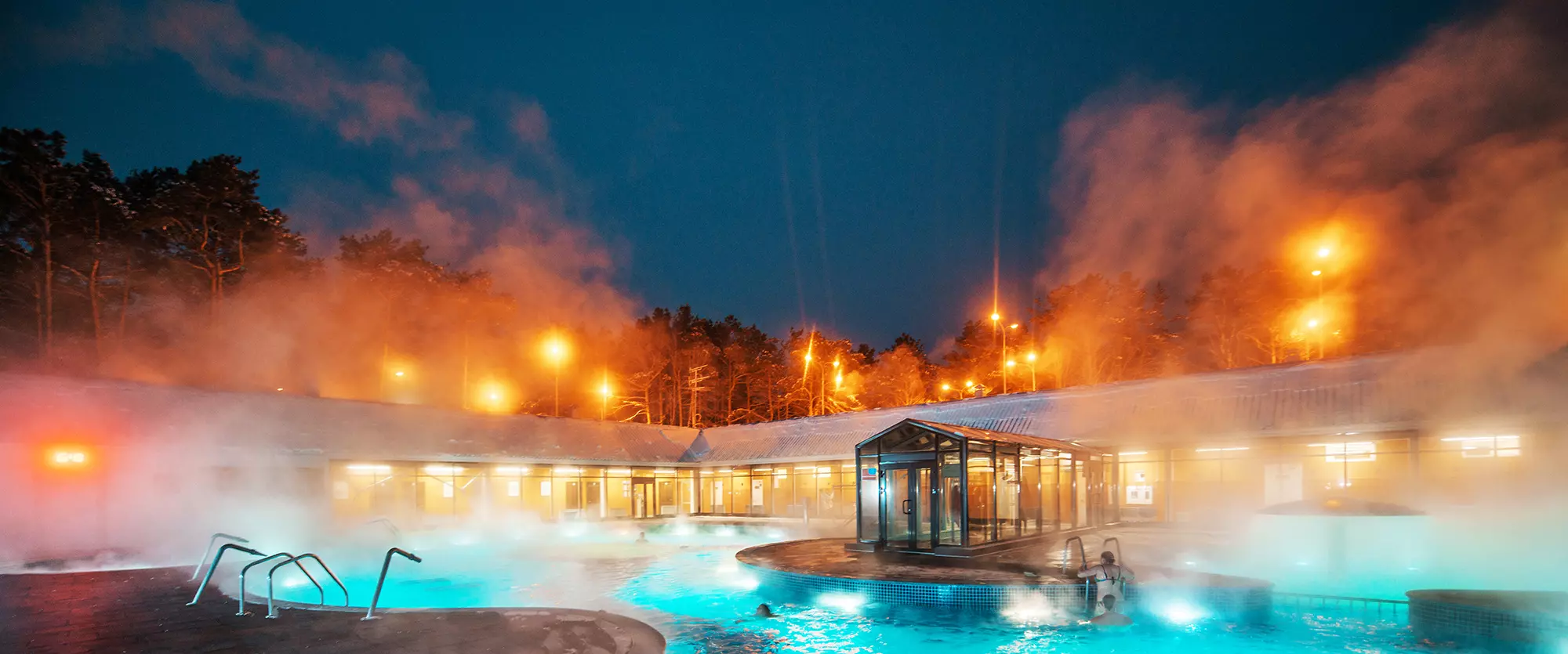 Открытый термальный бассейн базы отдыха «Верхний бор»