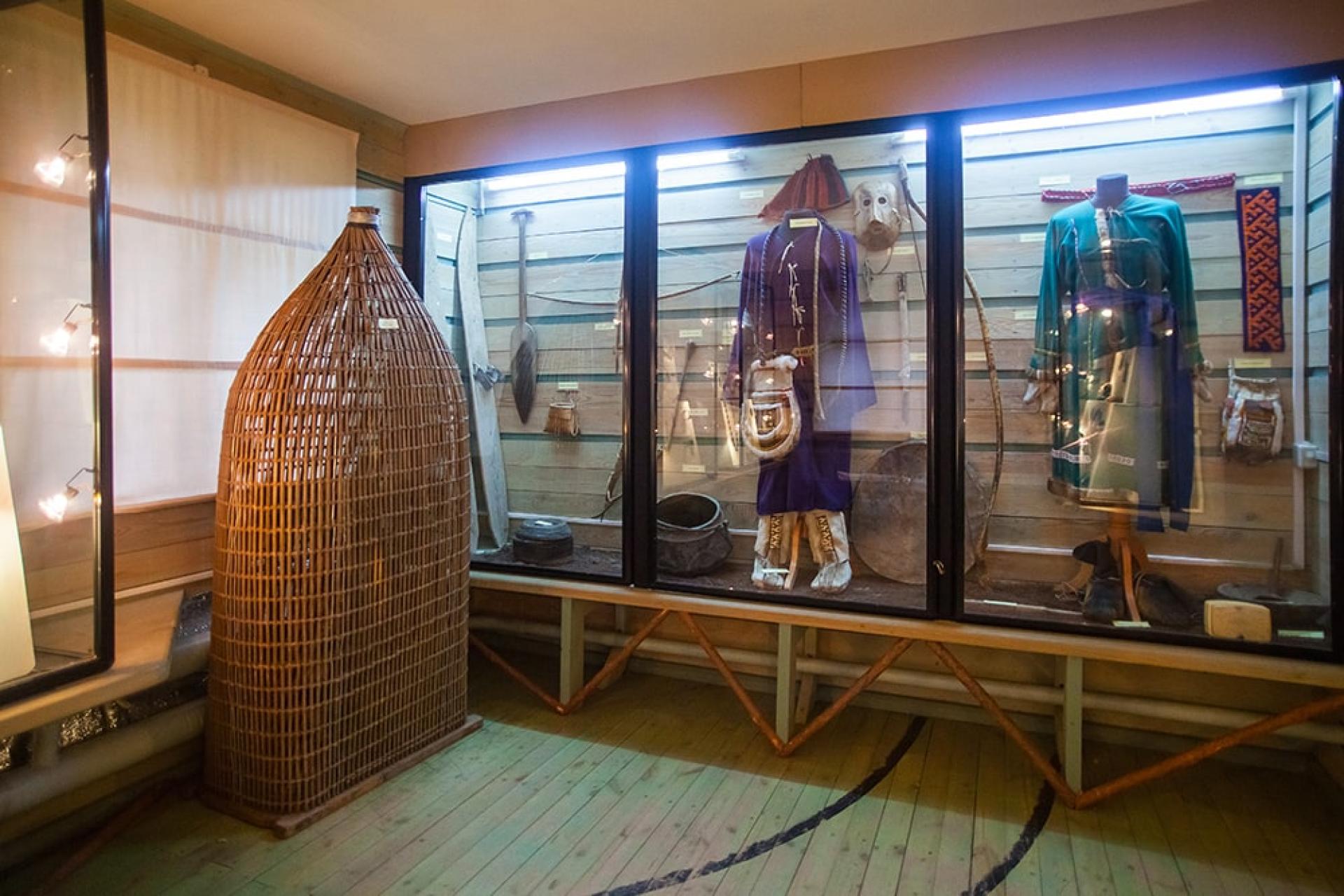 Археологический музей-заповедник на озере Андреевском