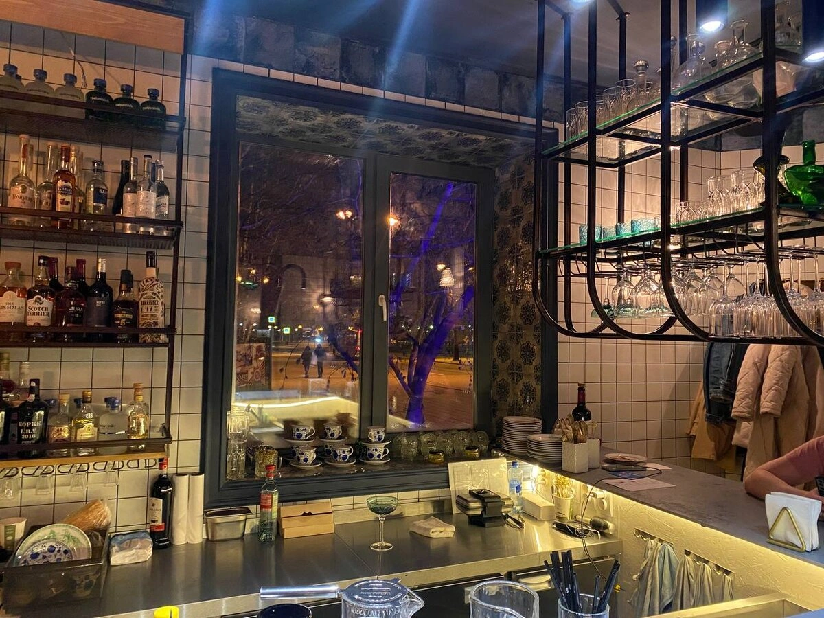 Адепт живого общения и необычных напитков 2-1