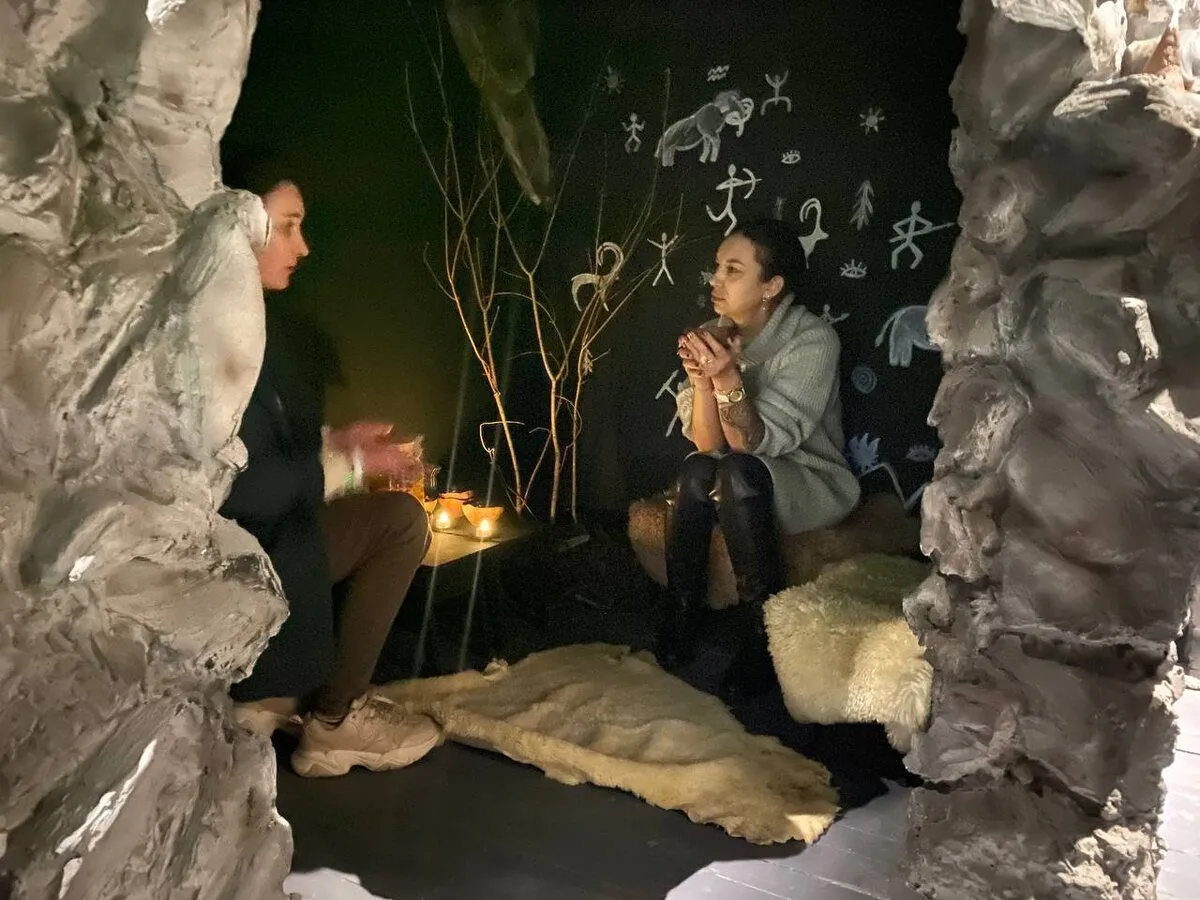 Настоящая пещера и скелет мамонта 4