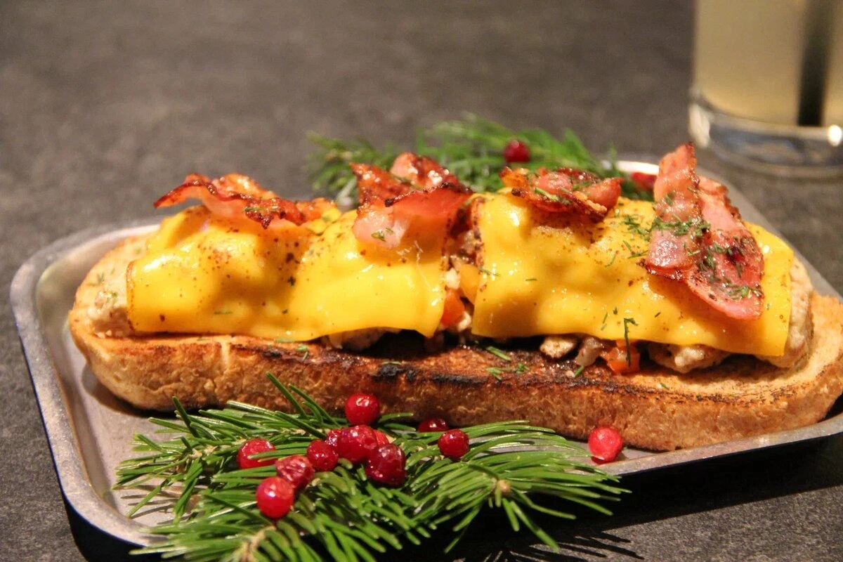 Строганина из оленины и необычные напитки 4