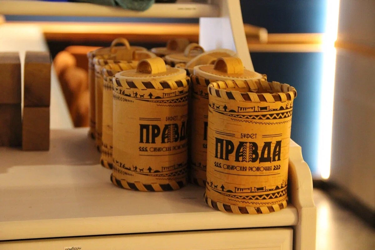 Строганина из оленины и необычные напитки 1