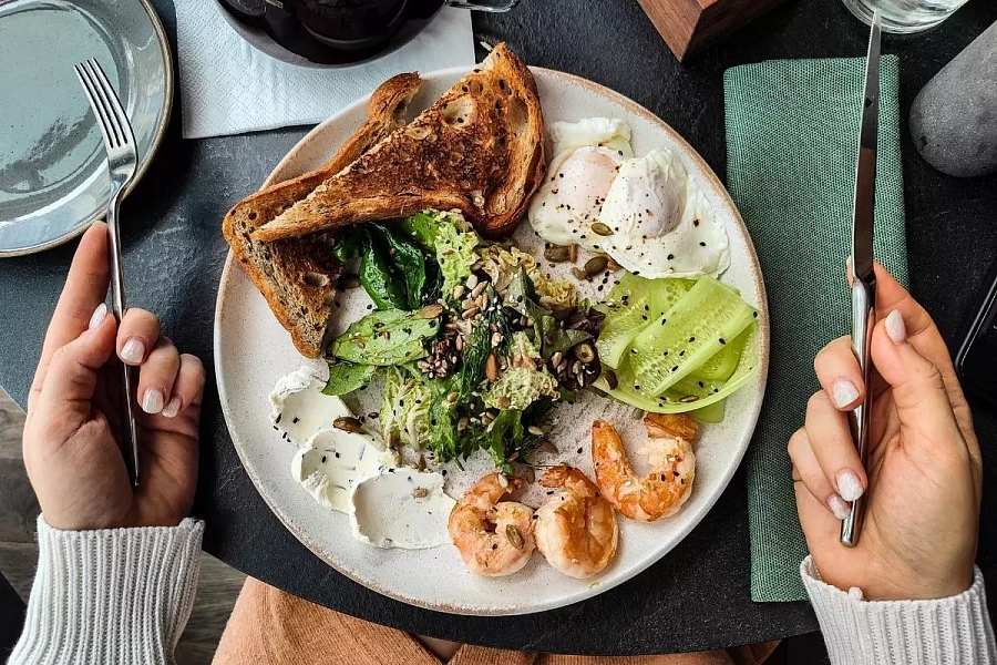 Тестирую знаменитое тюменское кафе 15/86 в новом азиатском формате