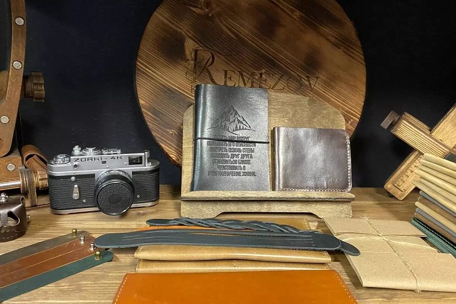 Тренд на старинное ремесло: мастер-класс по изготовлению кожаных изделий в Тобольске