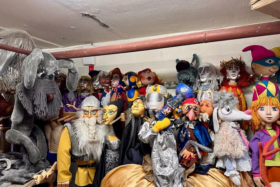 Когда сказка оживает: ночная экскурсия по Тюменскому театру кукол
