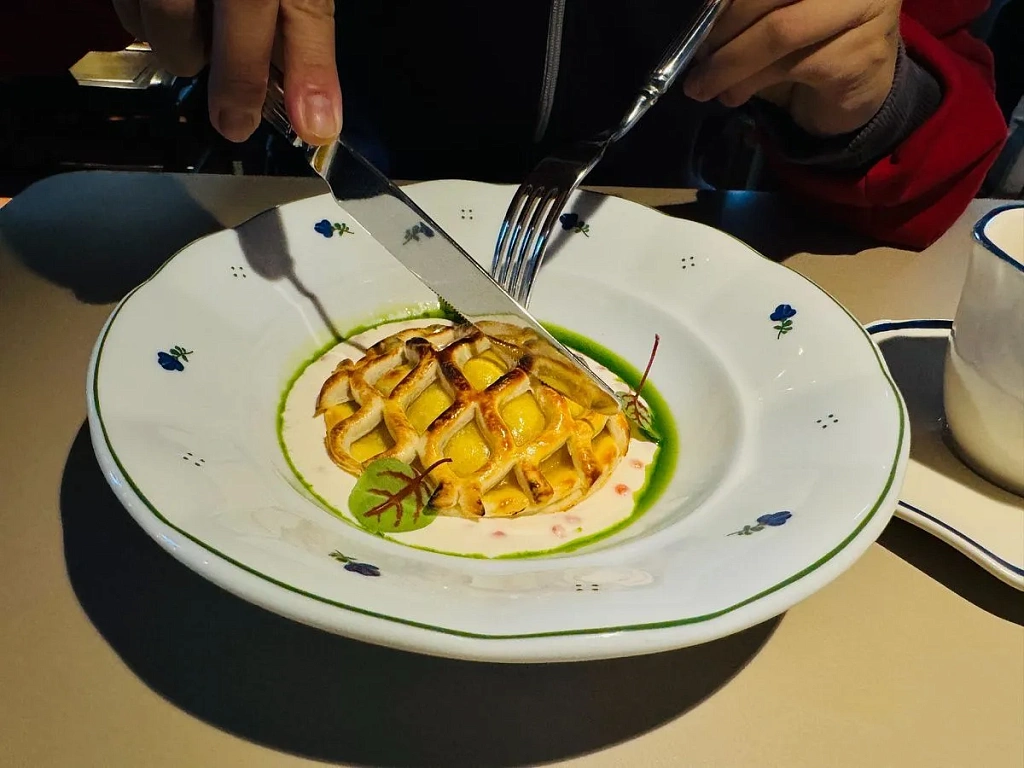 Radis в Тюмени: деревенская кухня, антиквариат и мягкие подоконники